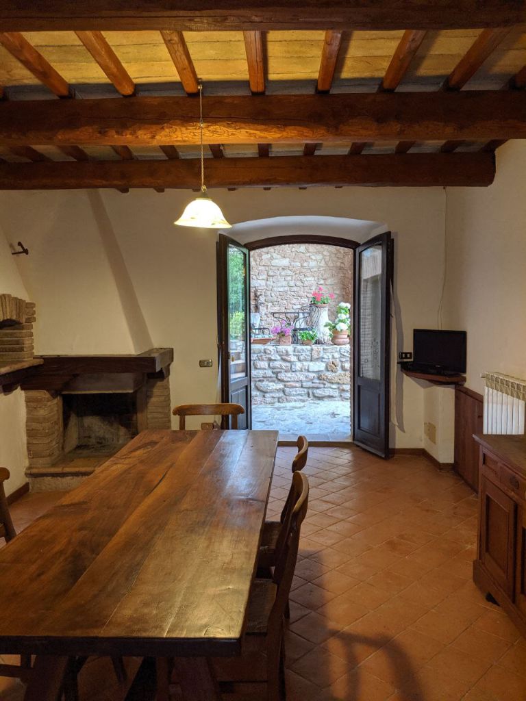 Ingresso e sala da pranzo dell'appartamento